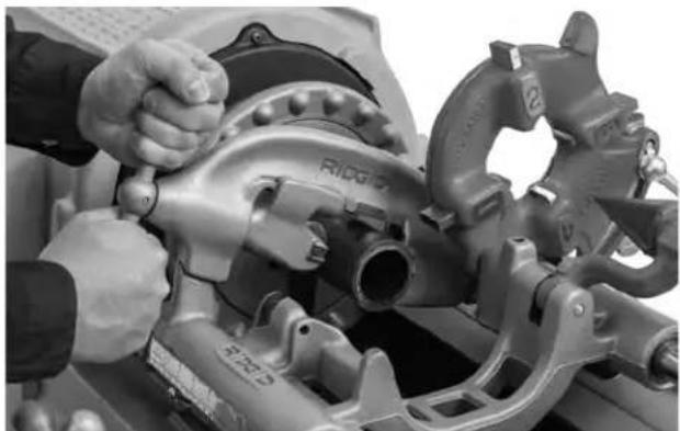RIDGID 535A - Cutting with No. 820 Cutter - 3