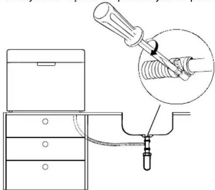 MEDION MD 37412 - Raccordement du tuyau au siphon de l'évier - 3