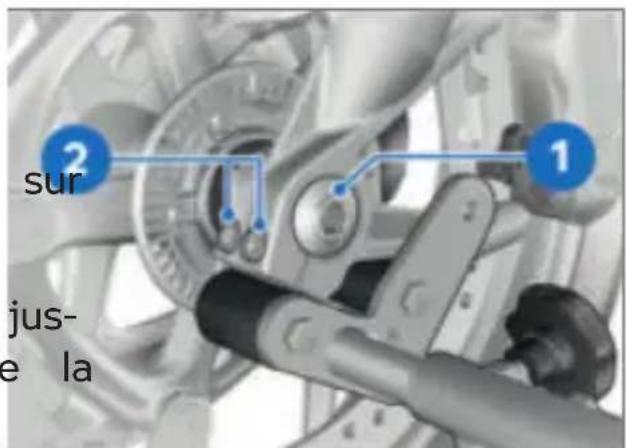BMW R 1250 R (2022) - Montage de la roue avant dans le sens de rotation contraire - 1