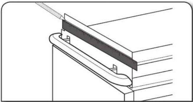 KITCHENAID KTTS505EBL - Réglage du garde-pieds - 2