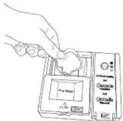 KITCHENAID KDPE234GBS - Agregue el detergente y el agente de enjuague. - 1