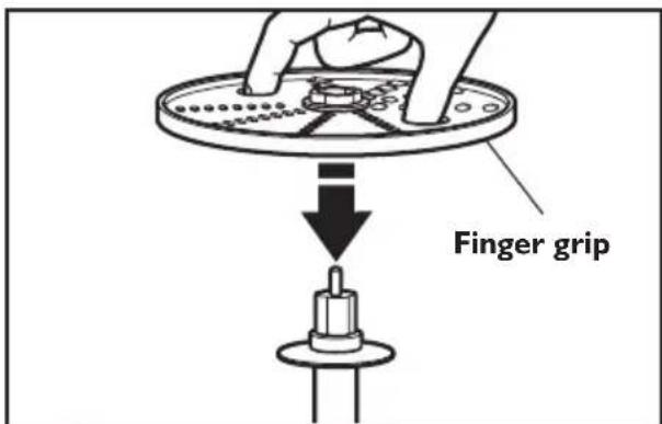 KITCHENAID KFP0722ER - Installing the reversible shredding disc - 1