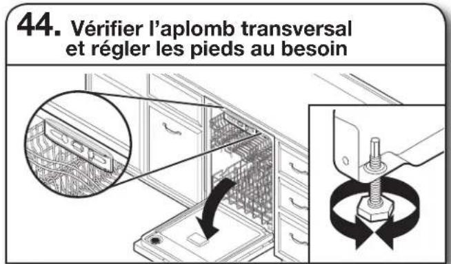 44. Vérifier l'aplomb transversal et régler les pieds au besoin