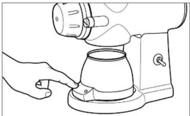 KITCHENAID KCG0799 - USO DELLA CIOTOLA CON BILANCIA PER MACINACAFFÈ - 4