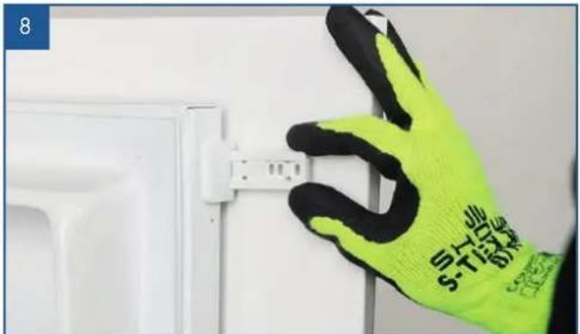 Veripart VPIBKK88 - In the next steps, you attach the door of the refrigerator to the cabinet door. - 5