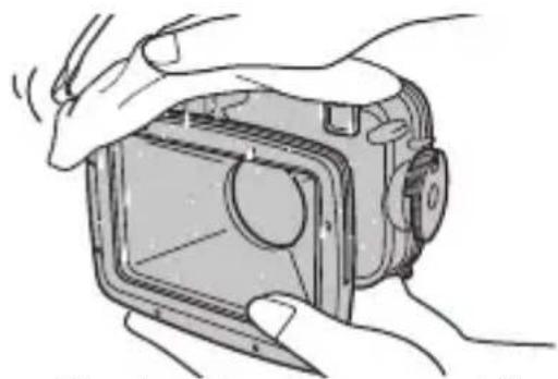 FUJIFILM WPFXF500 - Nehmen Sie die Kamera aus dem Unterwassergehäuse. - 5