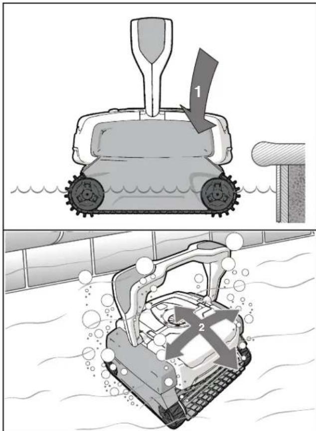 POLARIS NEO - Submerging the Cleaner - 1