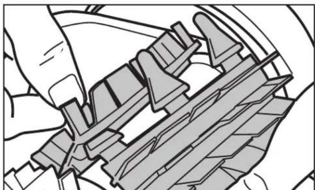 POLARIS P825 - Replacing the Brushes - 4