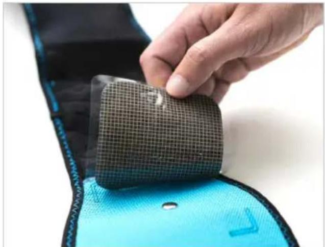COMPEX CoreBelt 5.0 - COLOCACION DE LOS ELECTRODOS Y EL ESTIMULADOR EN EL CINTURON - 2