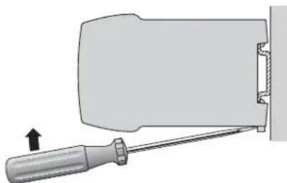 Camille Bauer Sineax U543 - Releasing the transducer - 1