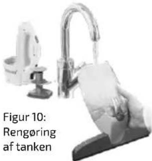 Illustration of a hand cleaning a sink with a water dispenser, labeled as Figure 10: Rengøring af tanken (no other text or symbols)