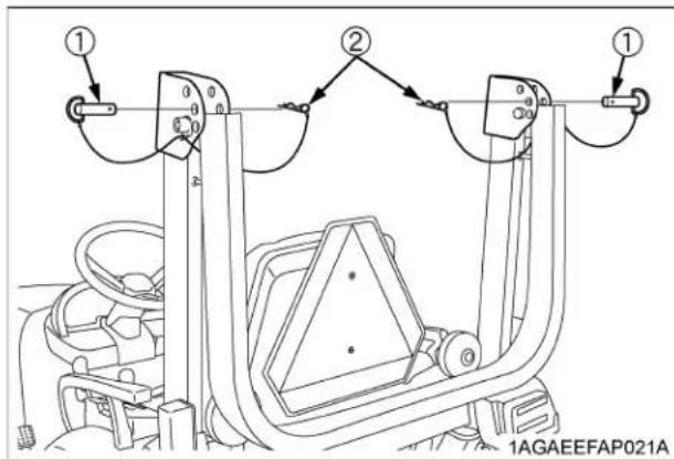 KUBOTA B2401N - Relever l'arceau de sécurité en position verticale - 1