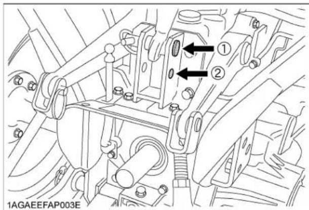 KUBOTA B2401N - Sélection des trous de montage du troisième point - 1