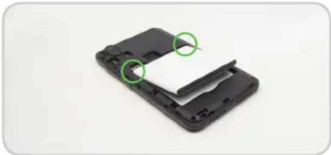 DANEW Konnect 402 - Installer la carte SIM, la carte mémoire, et la batterie. - 2