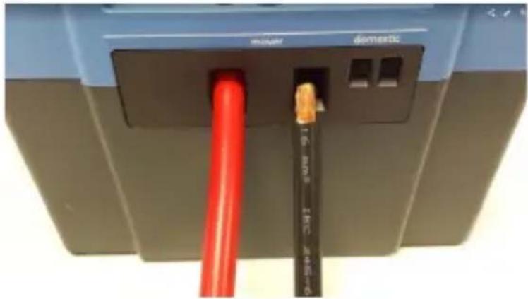 VICTRON ENERGY Peak Power Pack - Conexión de la salida de corriente elevada a un movedor de caravana - 1
