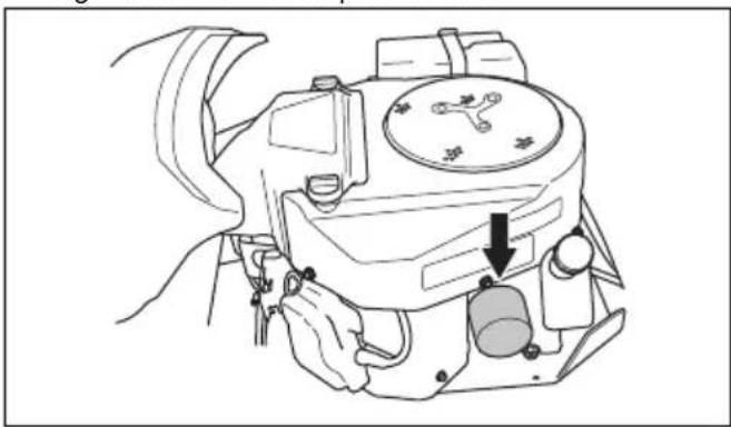 HUSQVARNA R 418TsX AWD - Pour remplacer l'huile moteur et le filtre à huile - 4