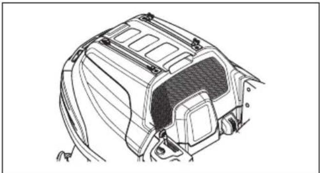 HUSQVARNA R 418TsX AWD - Koelluchtinlaat van motor reinigen - 2