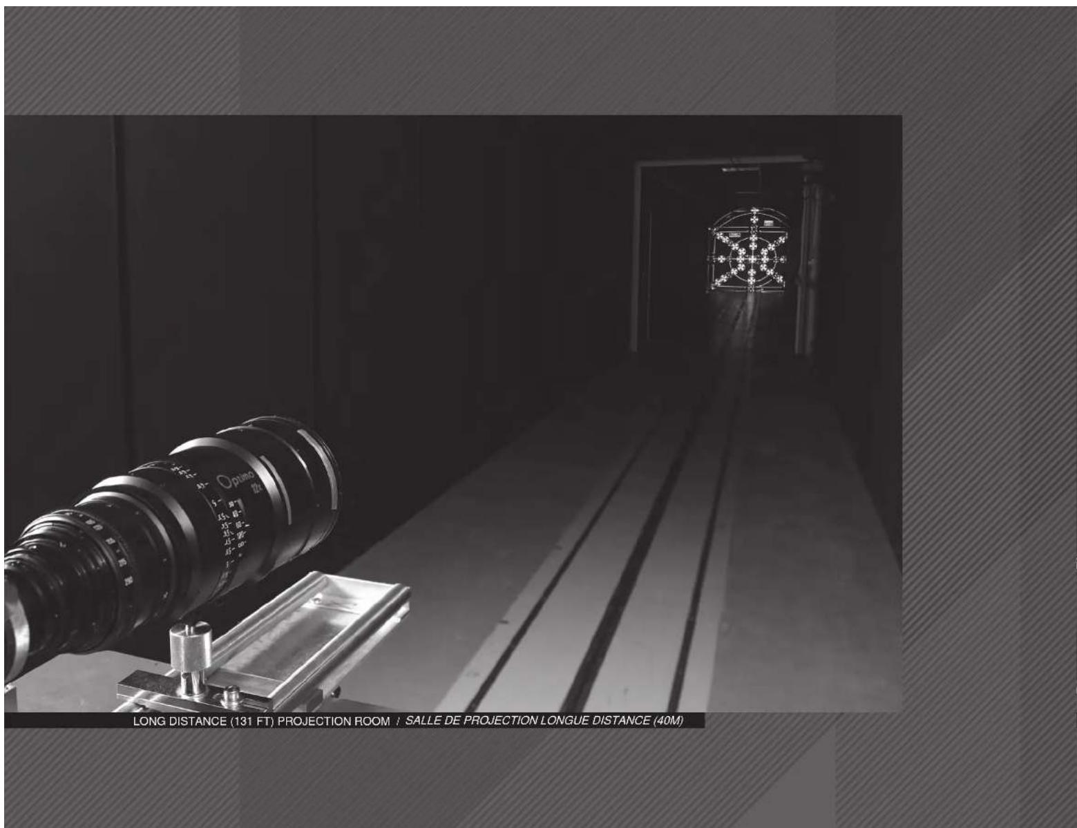 LONG DISTANCE (131 FT) PROJECTION ROOM / SALLE DE PROJECTION LONGUE DISTANCE (40M)