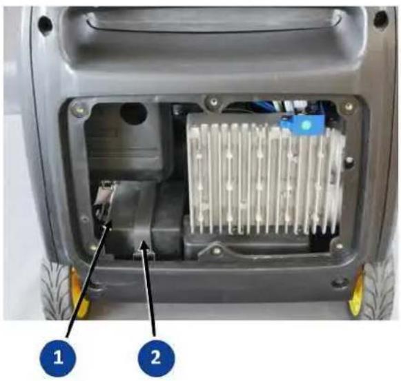 Endress ESE 3000 i - Starterbatterie aus- bauen - 1