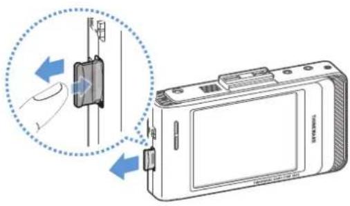 Thinkware X800 - Retrait et insertion de la carte mémoire - 1