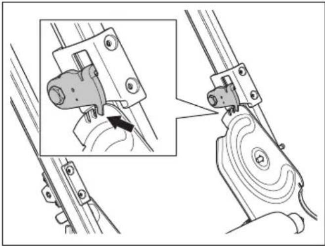 HUSQVARNA LE 322R - To set the product in operation position - 2