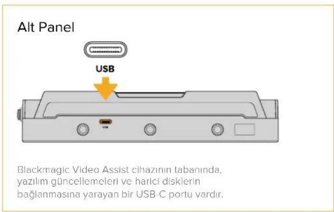Alt Panel USB Blackmagic Video Assist cihazının tabanında, yazılım güncellemleri ve harici disklerin bağlanması yarayan bir USB-C portu vardır.