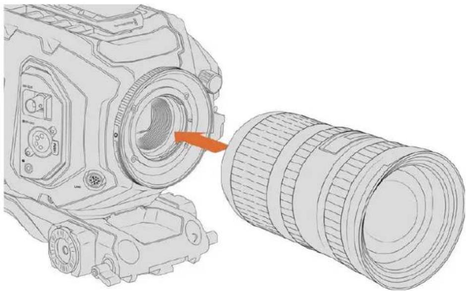 Blackmagic Design Ursa Studio Viewfinder G2 - Fマ ウ ントレンズ を 取 り 付 ける: - 1