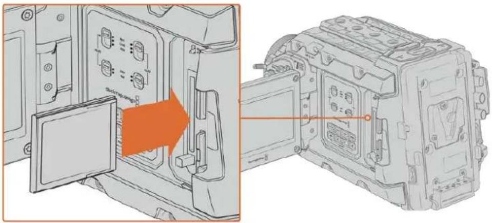 Blackmagic Design Ursa Studio Viewfinder G2 - CFast カードを挿入する: - 1