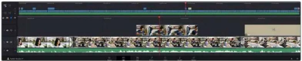 Blackmagic Design Ursa Studio Viewfinder G2 - クリップをタイムラインに追加 - 1