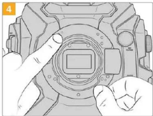 Blackmagic Design Ursa Studio Viewfinder G2 - Calage des montures - 4