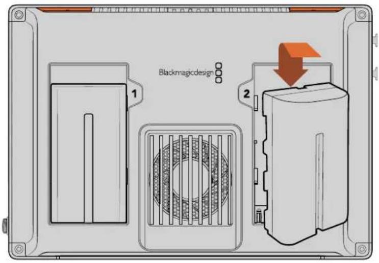 Blackmagic Design Video Assist 12G HDR - Collegare l'alimentazione - 2
