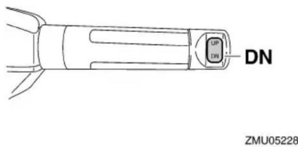 YAMAHA F40H (2022) - Procédure d'abaissement (modèles à système de trim) - 4