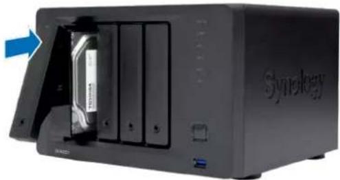SYNOLOGY DVA3221 - Installation des disques - 5