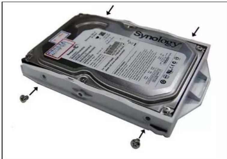 SYNOLOGY DiskStation DS409 - INSTALLATION DU DISQUE DUR - 4