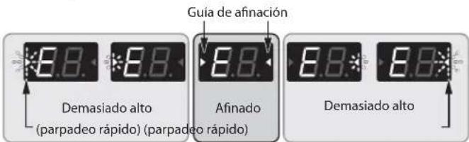 BOSS ME25 - Afínela de tal manera que el tono deseado aparezca en la pantalla y ambos indicadores de guía de afinación se iluminen. - 1