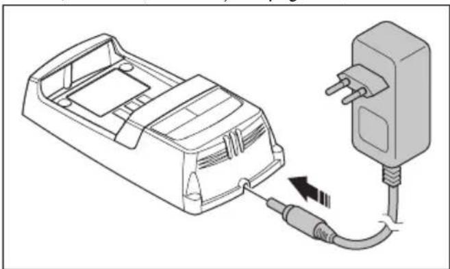HUSQVARNA CEORA 546 EPOS - Chargement des batteries de la télécommande à l'aide du chargeur de batterie - 1