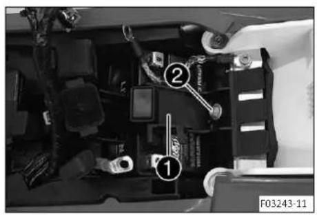 GAS GAS EC 350F (2023) - Monter la batterie 12 V - 1
