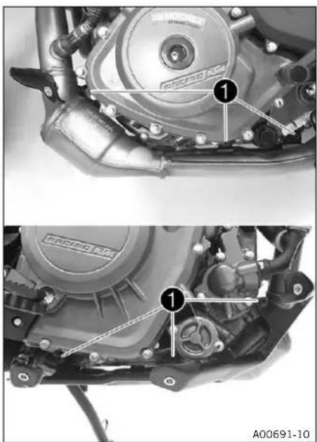 KTM 390 Adventure (2023) - Poser la tôle de fixation de la protection moteur - 1