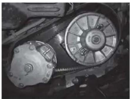 POLARIS Ranger XP 900 (2018) - Système de transmission variable POLARIS (PVT) Remplacement de la courroie/enlèvement des débris - 1