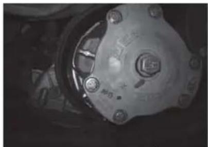 POLARIS Ranger XP 900 (2018) - Système de transmission variable POLARIS (PVT) Remplacement de la courroie/enlèvement des débris - 1
