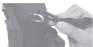 ROLAND Aerophone GO - Fixation de la couroie de cou - 1