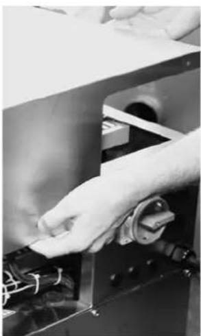 TROTEC TTR 13500 - Warnung vor elektrischer Spannung - 2