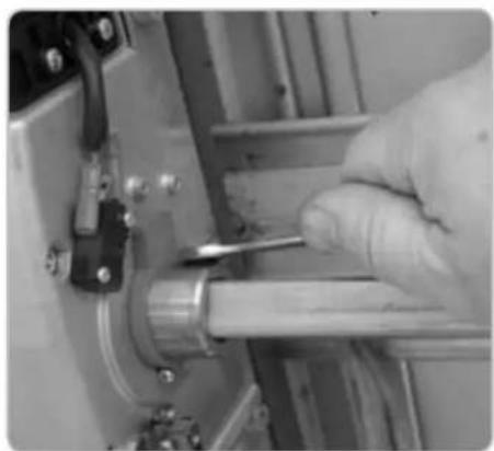 Vimar ELVOX EBM2 - FIXATION DU TUBE ET DES LEVIERS DE RENVOI LATÉRAL - 2