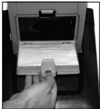 Clarke CarpetMaster 115 - REEMPLACEMENT DU FILTRE D'ÉVACUATION - 1