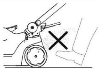 TORO 21843 - Removing the Grass Box - 2