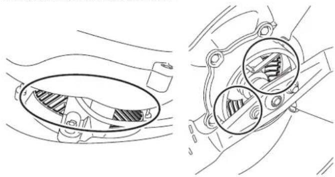 Honda HRG466XB - Nettoyage des ailettes de refroidissement du moteur et de l'emplacement de la batterie - 2