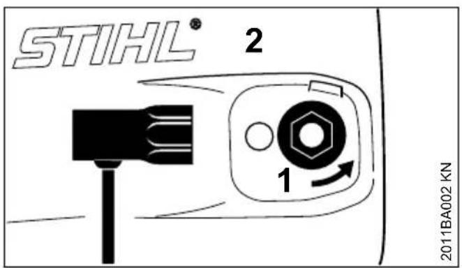 STIHL MS 151 C - Kettenraddeckel abbauen - 1