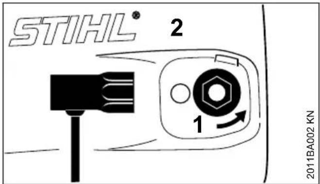 STIHL MS 151 C - Smontaggio della candela - 2