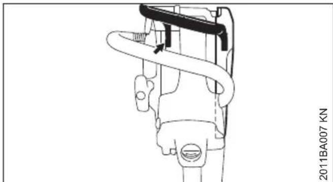 STIHL MS 151 C - Applicare la catena - 4