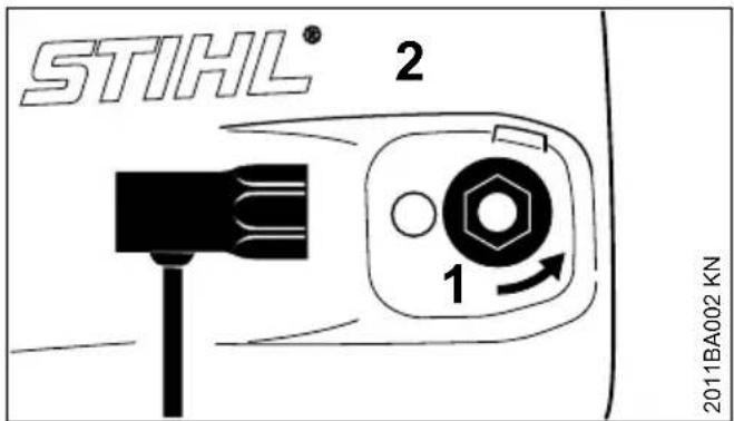 STIHL MS 151 C - Demontage de la bougie - 2